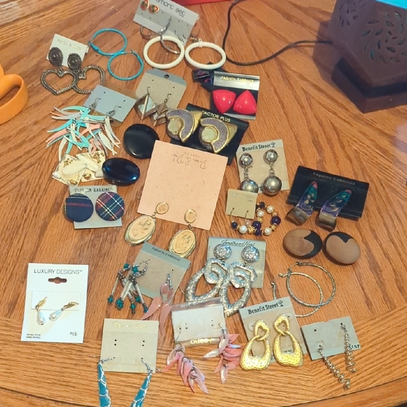 Jewelry - 27 Pairs Of Earrings!